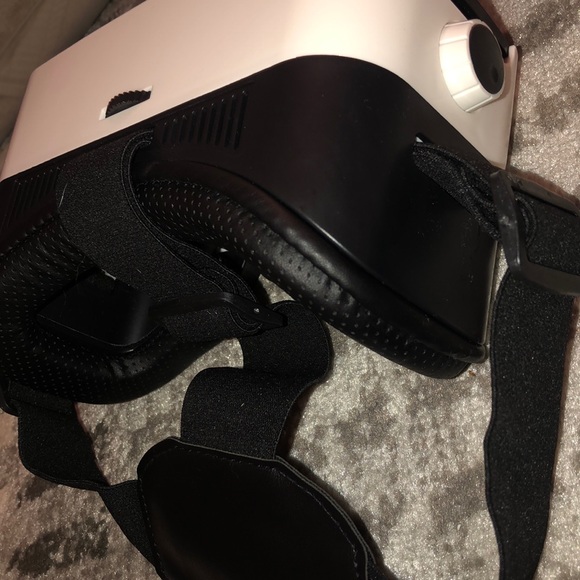 VR set - Picture 2 of 2